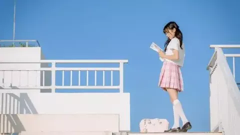 南宁动物园网红黑猩猩抽烟事件